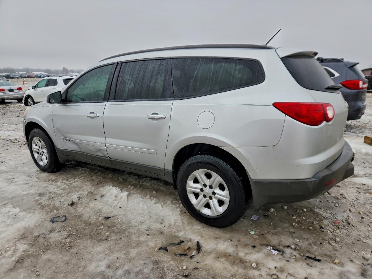 Chevrolet Traverse Ls Image 2