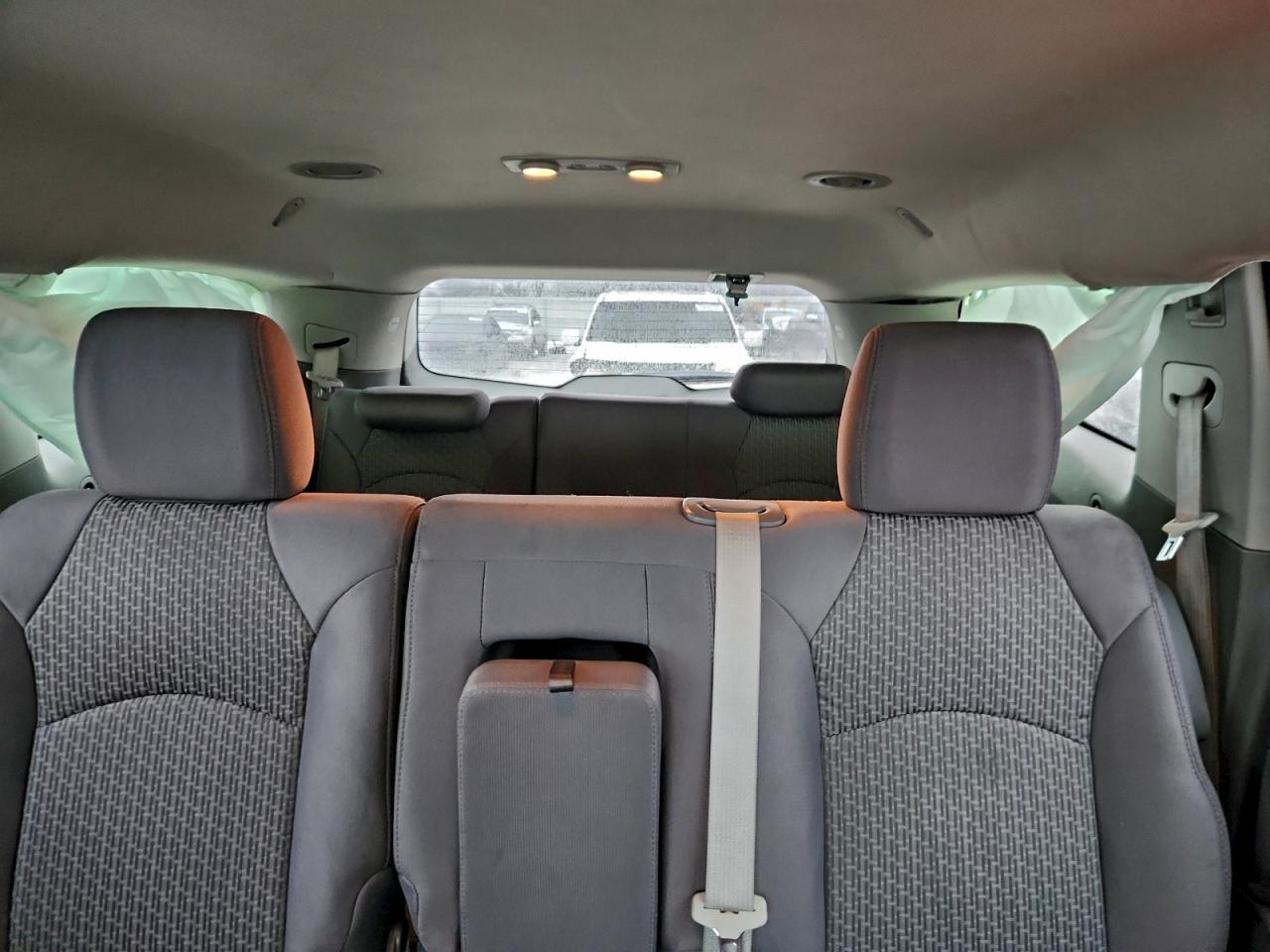 Chevrolet Traverse Ls Image 8