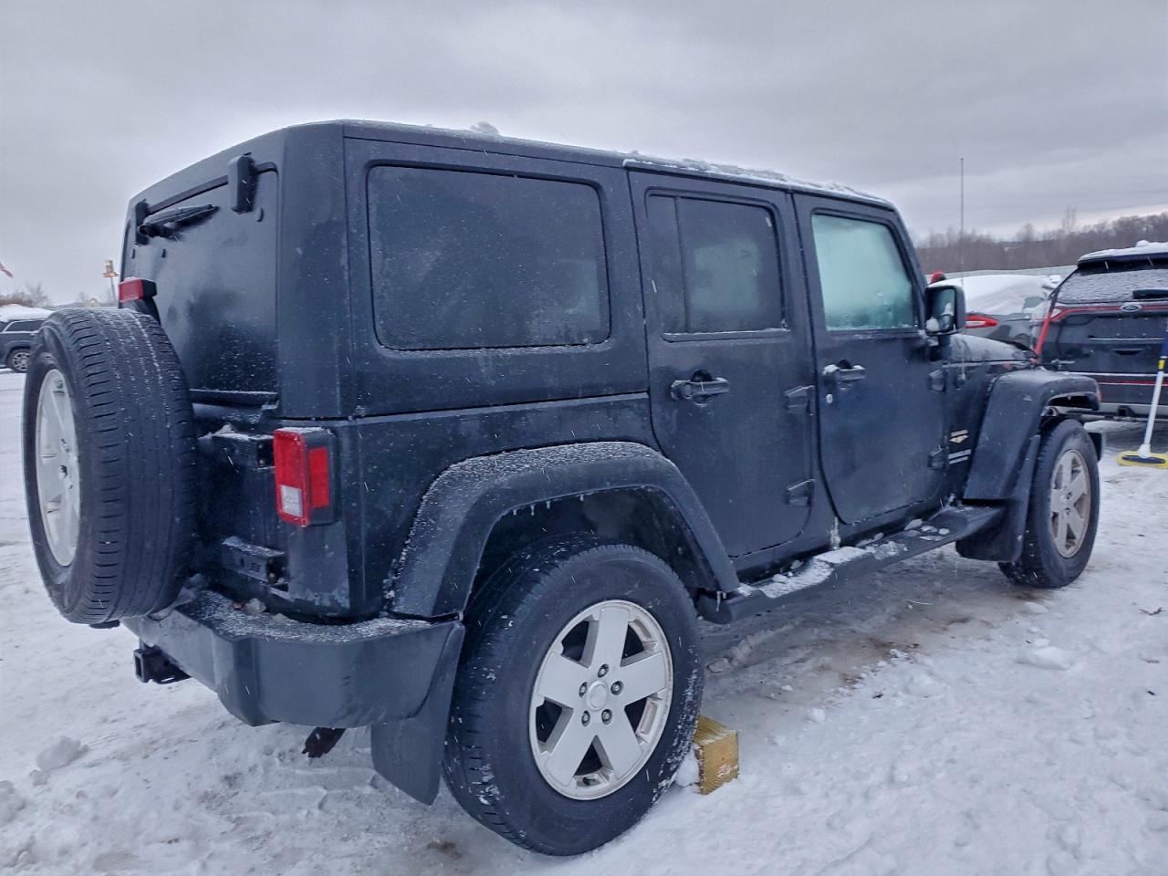 Jeep Wrangler Sahara Image 7