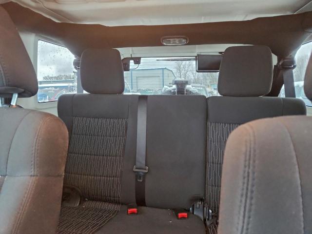 Jeep Wrangler Sahara Image 11