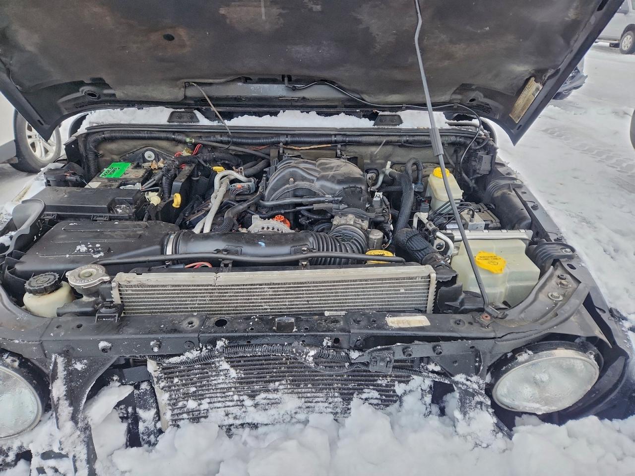 Jeep Wrangler Sahara Image 6