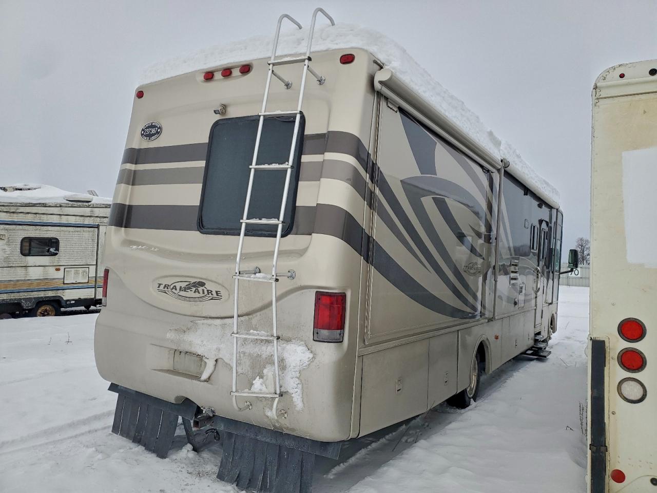 R-Vision Trail-aire W22 Image 2