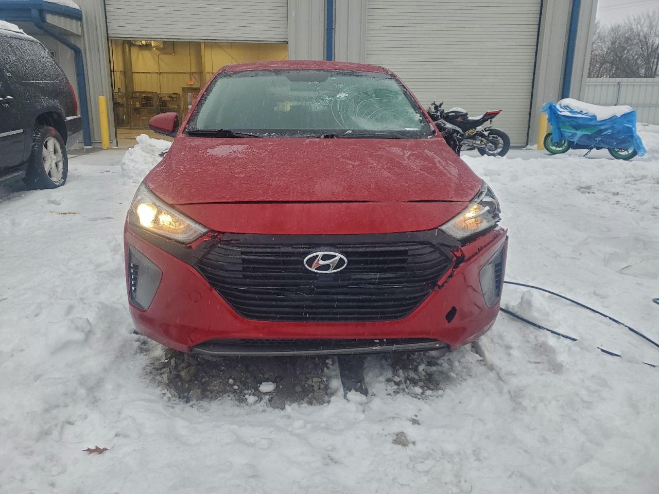 Hyundai Ioniq Blue Image 2