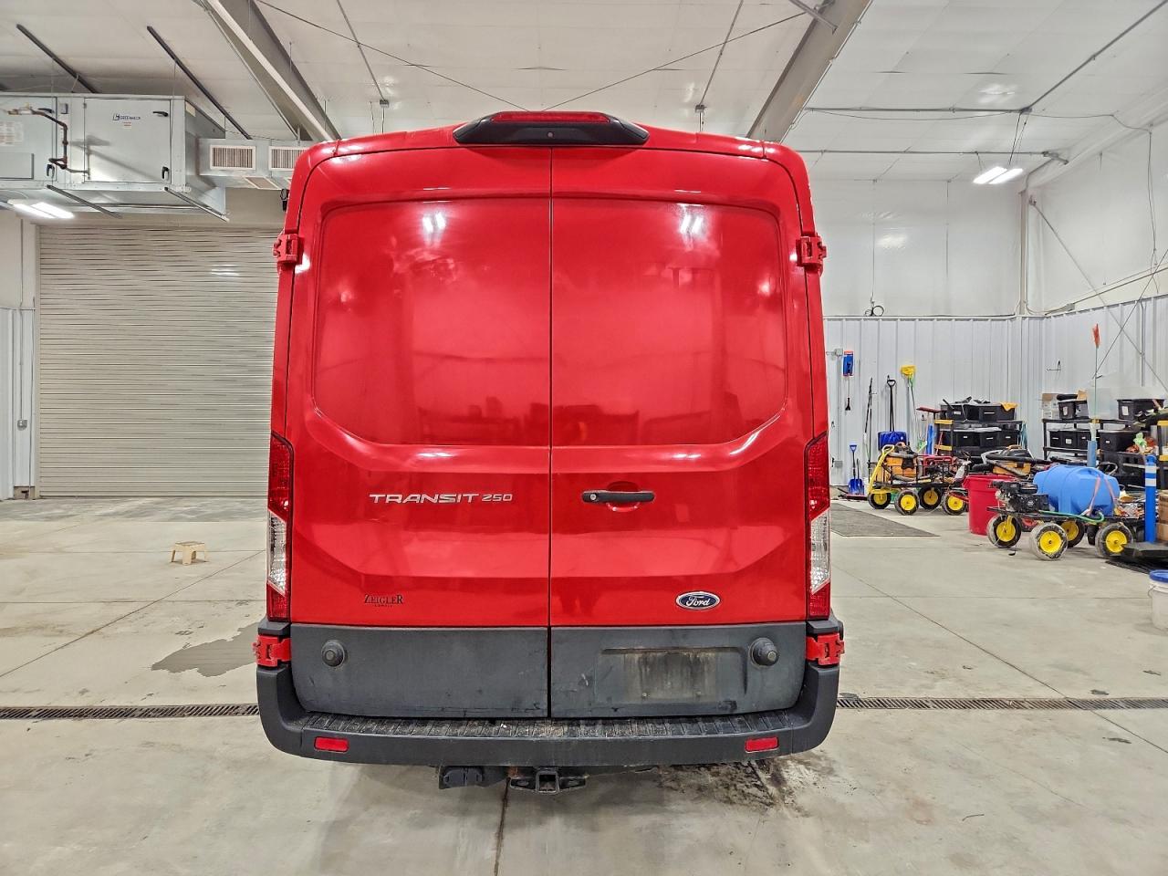 Ford Transit T-250 Image 5