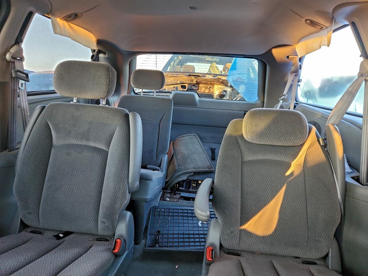 Chrysler Minivan Lx Image 11