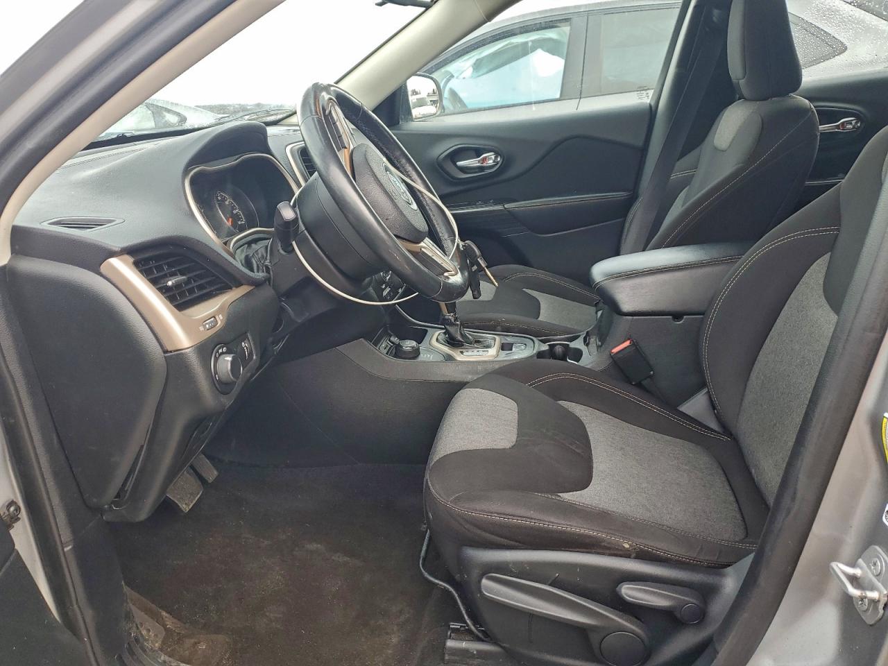 Jeep Grand Cherokee Sport Image 10