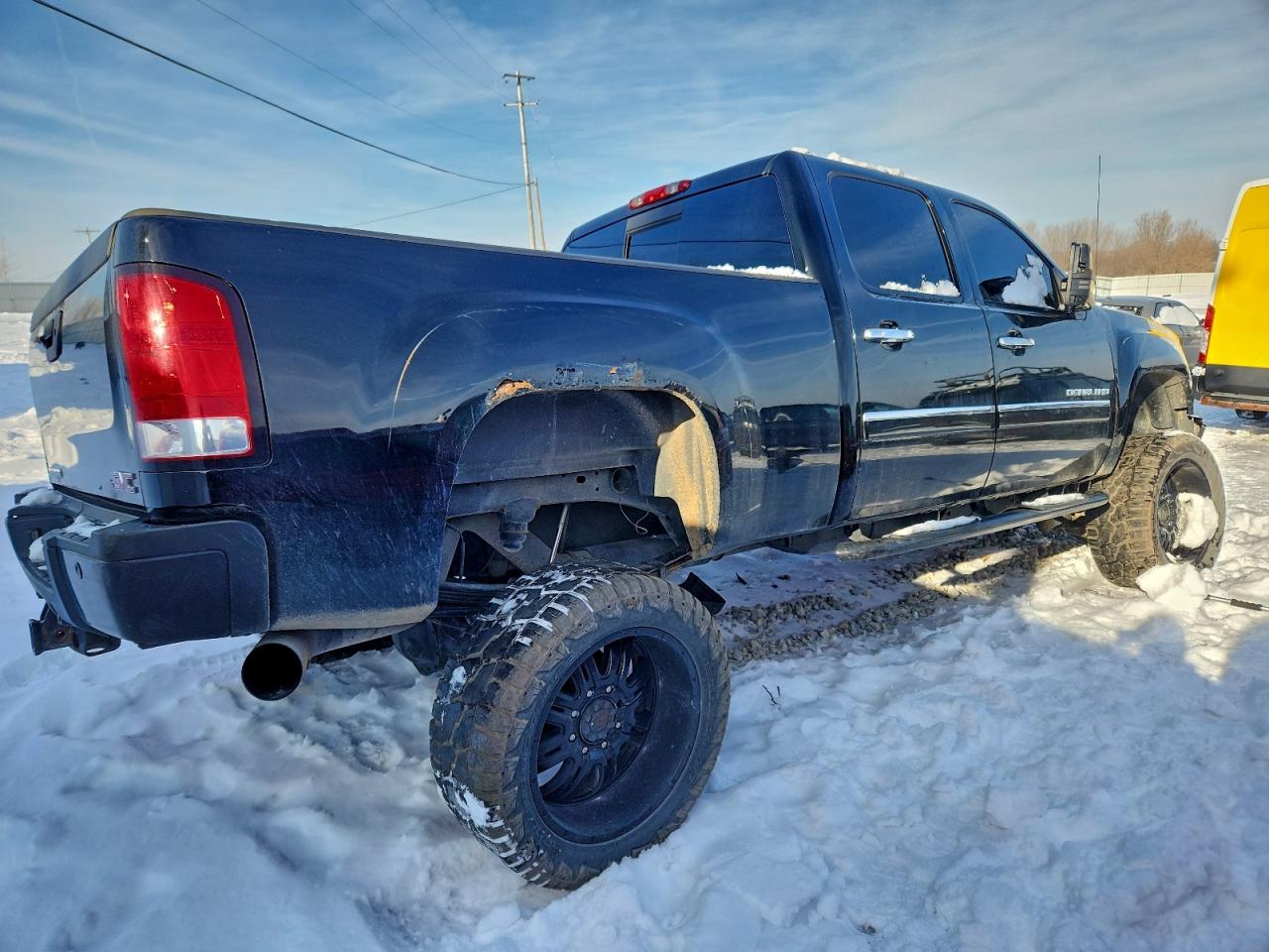 GMC Sierra K2500 Denali Image 2