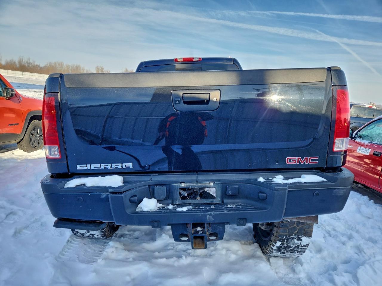 GMC Sierra K2500 Denali Image 12