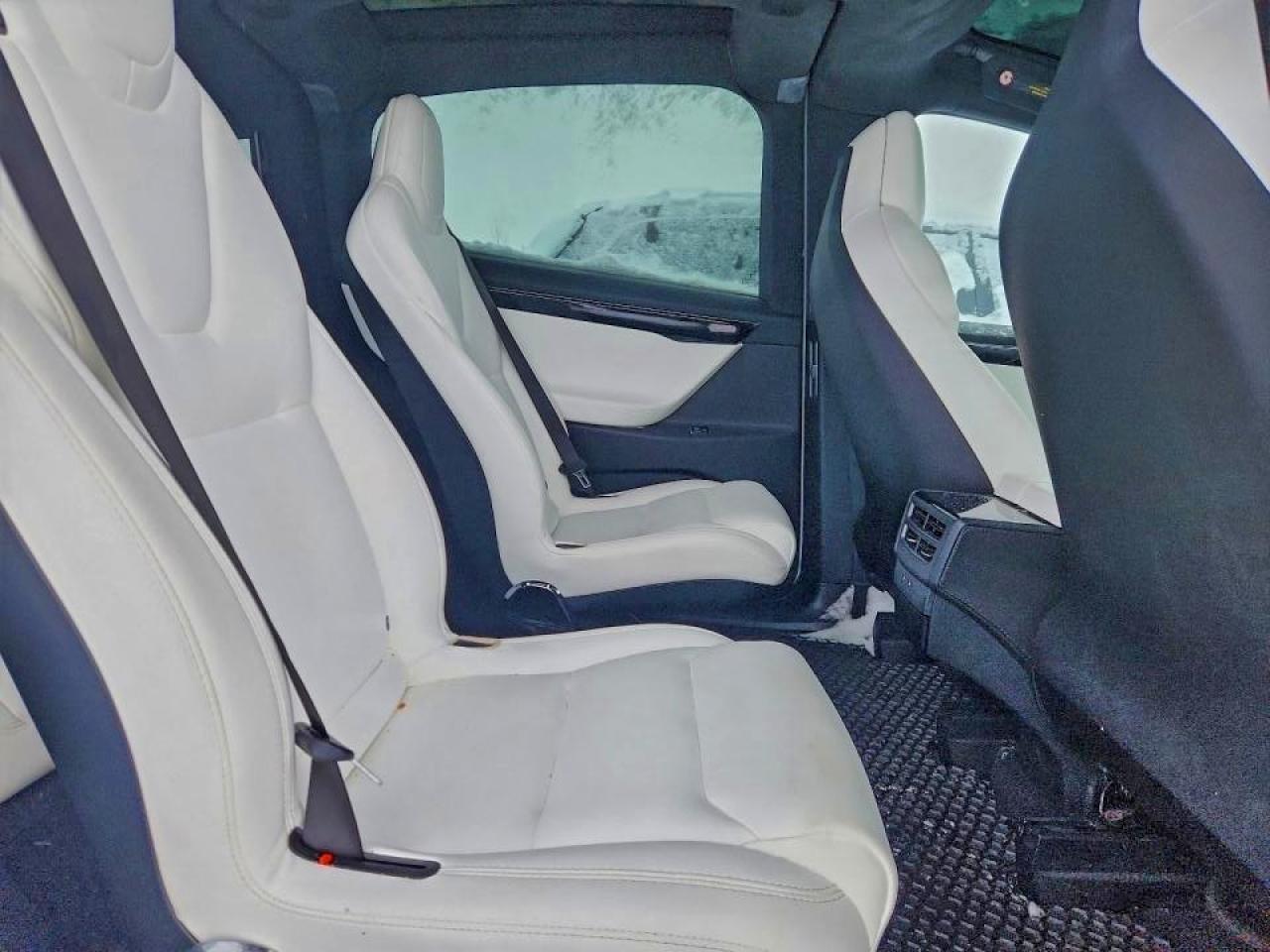 Tesla Model X Image 6