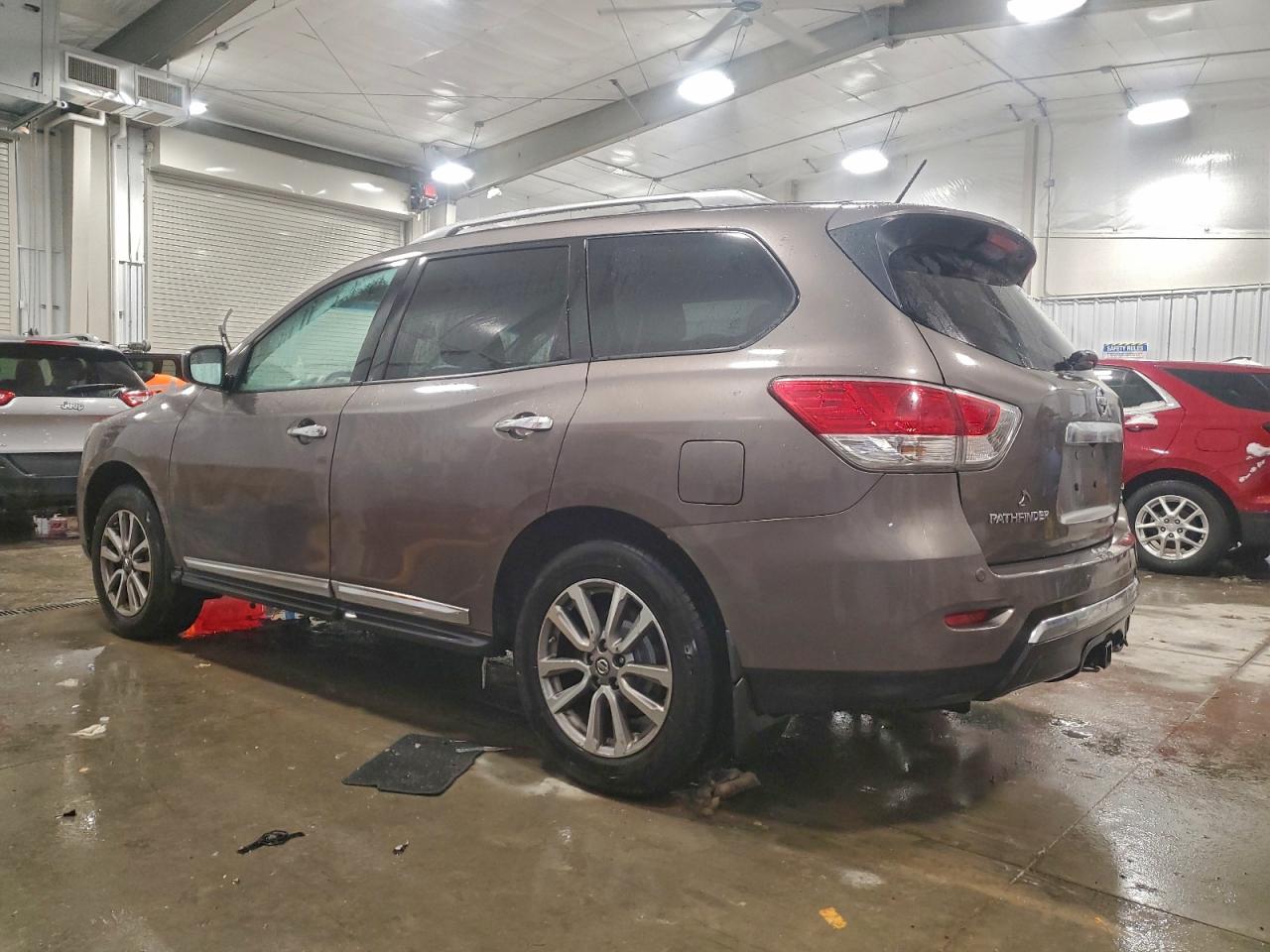 Nissan Pathfinder S Image 8