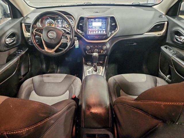 Jeep Grand Cherokee Latitude Image 9