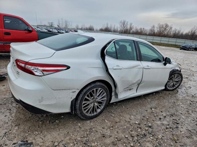 Toyota Camry Xle Image 3