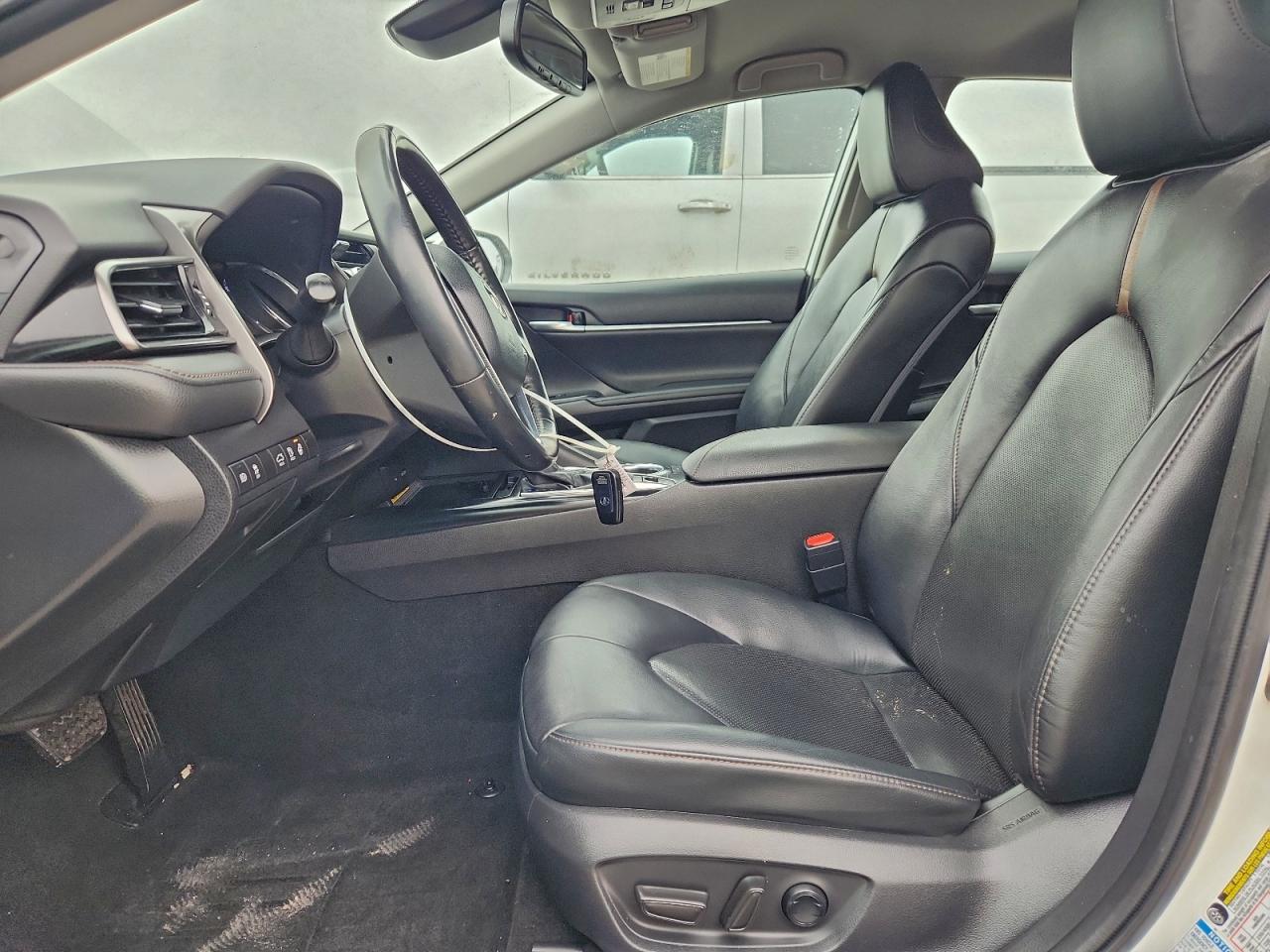 Toyota Camry Xle Image 4