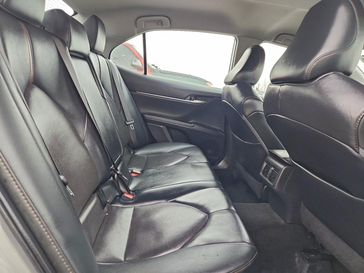 Toyota Camry Xle Image 12