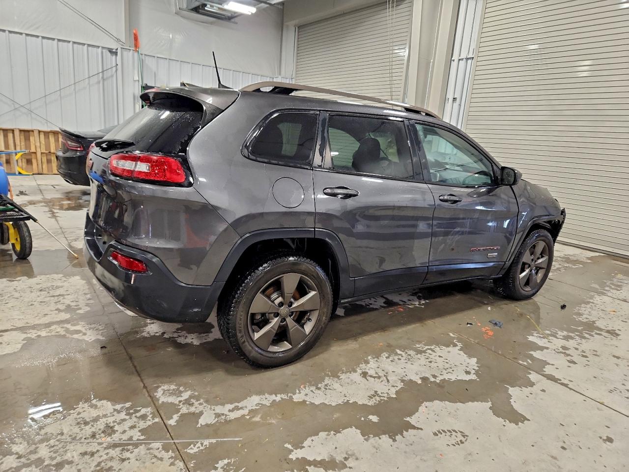 Jeep Grand Cherokee Latitude Image 3