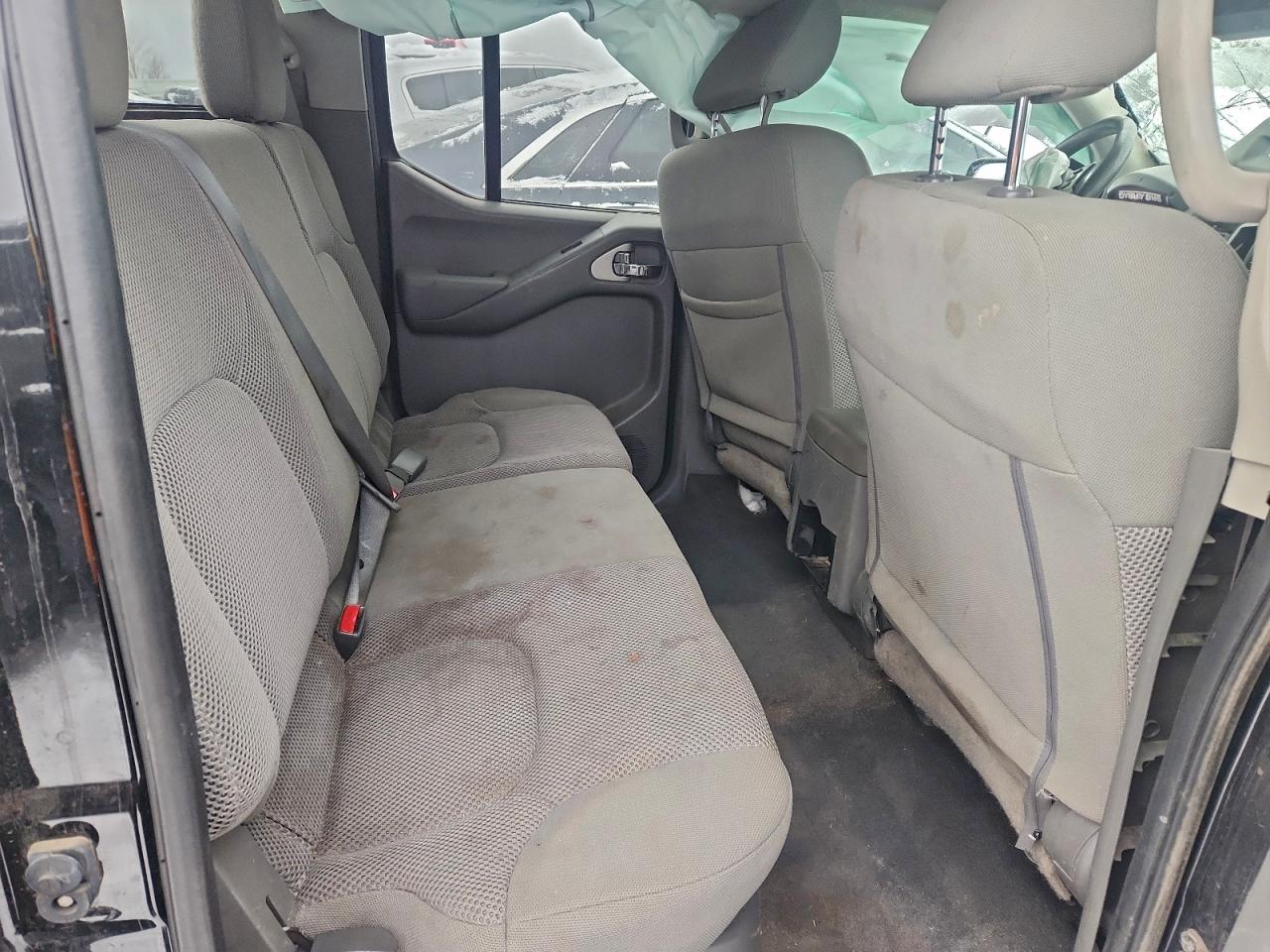 Nissan Frontier S Image 9