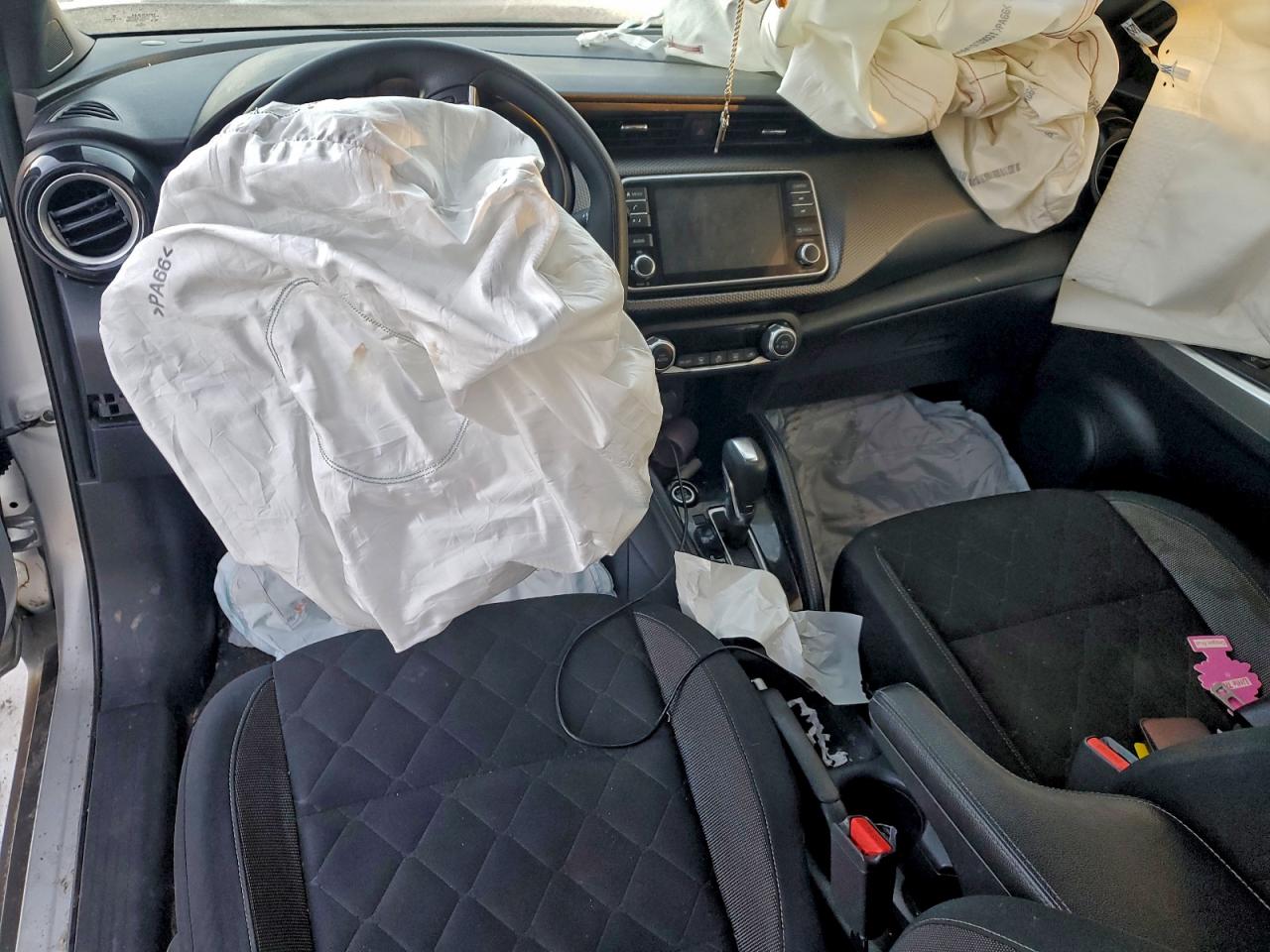 Nissan Kicks Sv Image 4